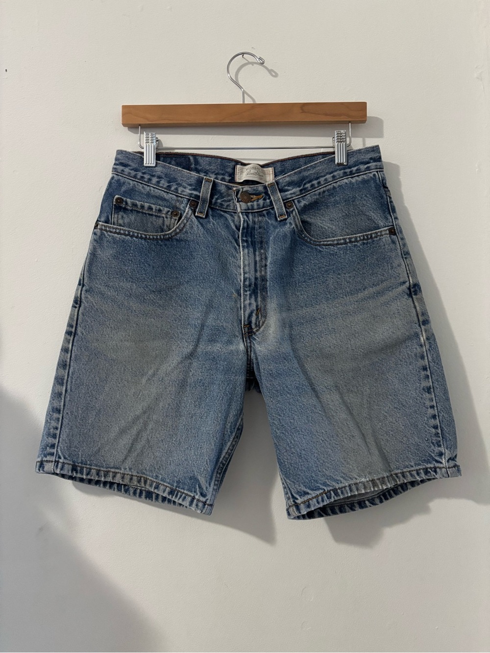 Vintage Levi's Relaxed Fit Light Blue Denim Shorts EUC